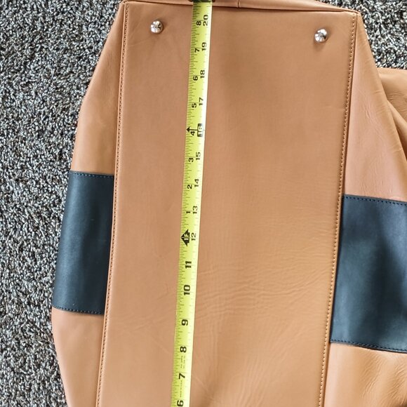 Mark & Graham Leather Weekender Bag - Picture 4 of 10